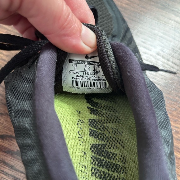 Nike Womens Black Sneakers - Picture 3 of 3